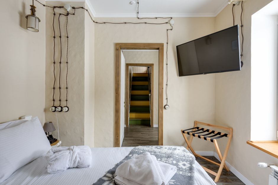 Contemporary bedroom design with a minimalist touch featuring elegant decor and modern amenities.